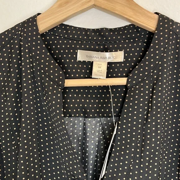 Banana Republic Top in Black and Tan Polka Dots size Petite Medium - Picture 2 of 6